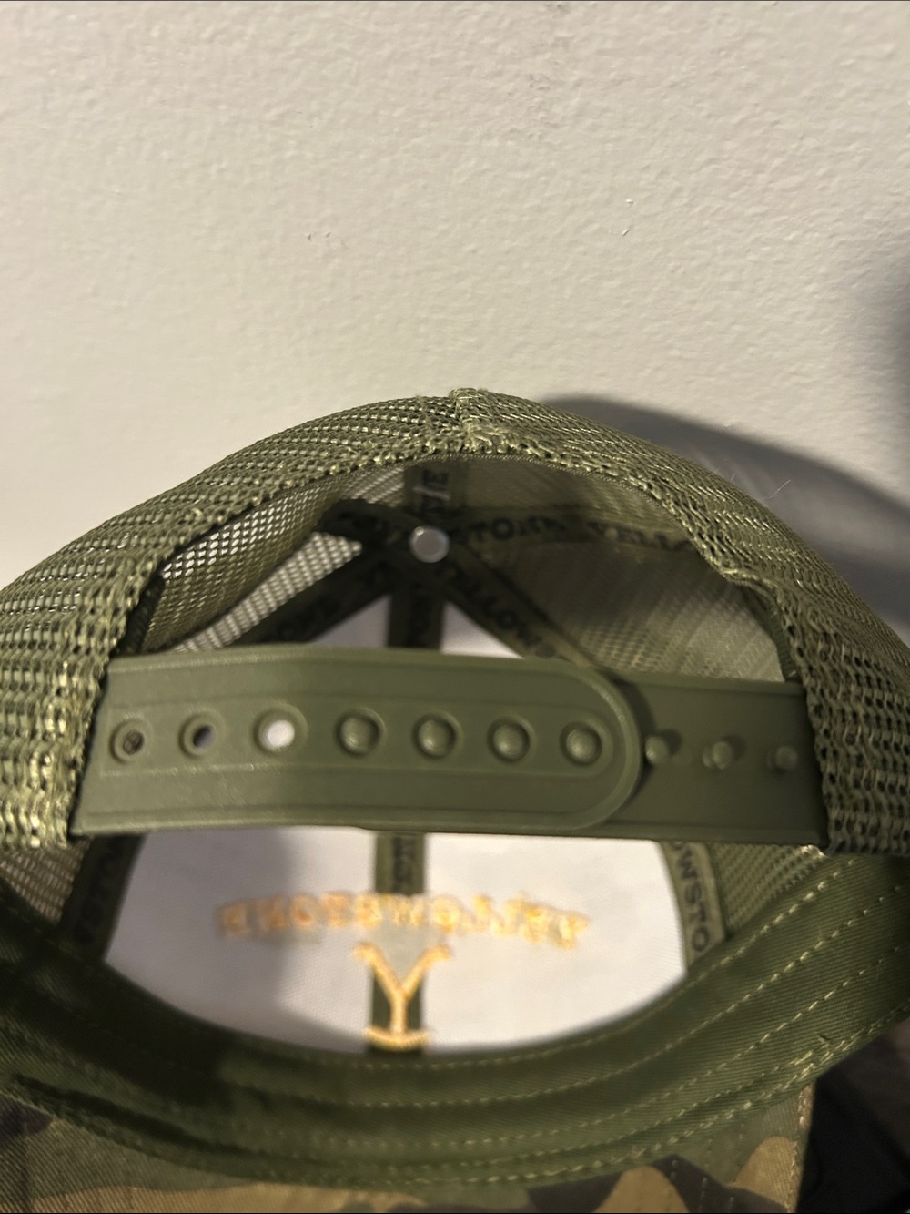 Yellowstone Dutton Ranch camo trucker hat NWT - Picture 6 of 6